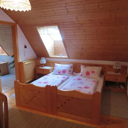 Séjour chez l'habitant Gastehaus Karba Panoramablick In Thermenregion