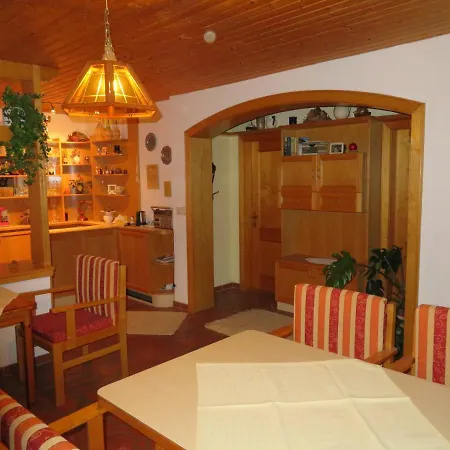 Séjour chez l'habitant Gastehaus Karba Panoramablick In Thermenregion